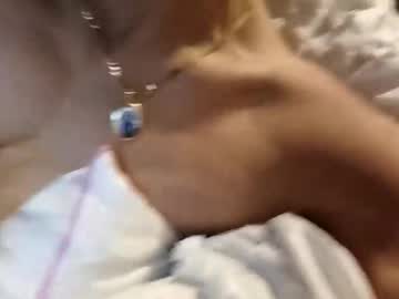 Dabeibe Chaturbate stream image from July 27, 2025