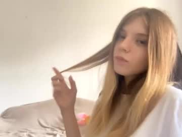 Georgietiogangco Chaturbate stream image from July 27, 2025