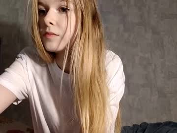 Chanelledroz Chaturbate stream image from July 27, 2025