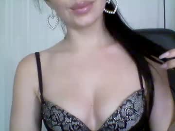 Elle010843 Chaturbate stream image from July 27, 2025