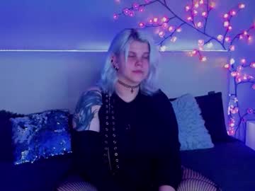 Joannlowes Chaturbate stream image from July 27, 2025