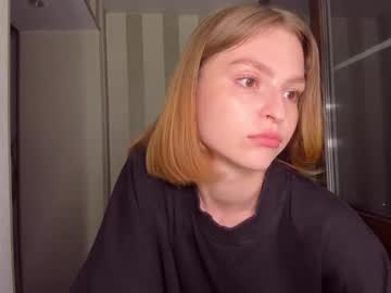Mollydangerous Chaturbate stream image from July 27, 2025