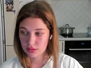 Kylieblond Chaturbate stream image from July 27, 2025