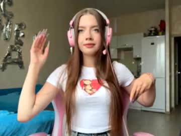 Winonacrane Chaturbate stream image from July 28, 2025