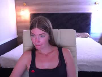 Miladymoons Chaturbate stream image from July 28, 2025