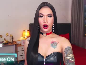 Queenpinayhorsecock Chaturbate stream image from July 28, 2025