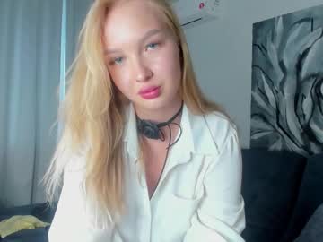 Aillinli Chaturbate stream image from July 28, 2025