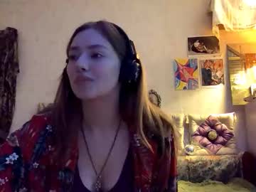 Lauranstrine Chaturbate stream image from July 28, 2025