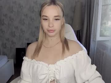 Kirakrox Chaturbate stream image from July 28, 2025