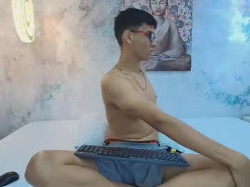 Adamscoott Chaturbate stream image from July 28, 2025