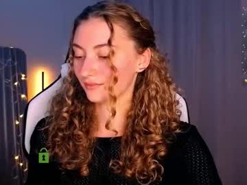 Lady_Curls Chaturbate stream image from July 28, 2025