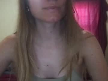 Lozivelle Chaturbate stream image from July 28, 2025
