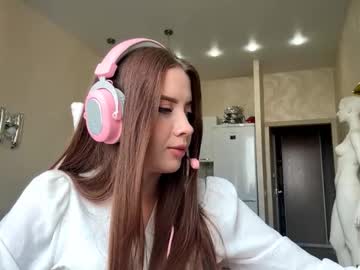 Winonacrane Chaturbate stream image from July 29, 2025