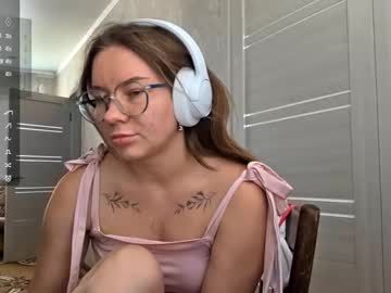 Glossy_Kiss Chaturbate stream image from July 29, 2025