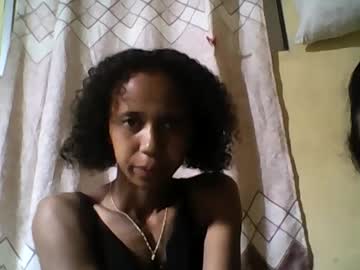 Ylinah Chaturbate stream image from July 29, 2025