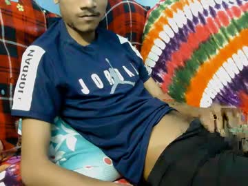 Huntingbearbottom Chaturbate stream image from July 30, 2025