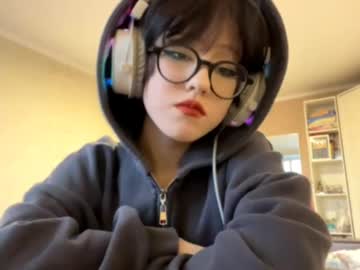 Earlietrisdale Chaturbate stream image from July 30, 2025