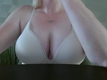 Esmeexxx Chaturbate stream image from July 30, 2025