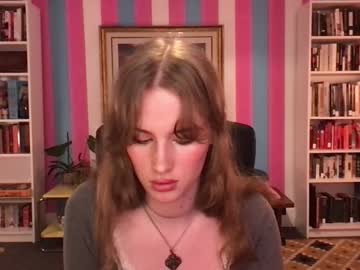 Eviecam Chaturbate stream image from July 30, 2025