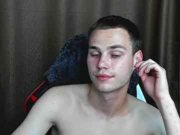 Robert10211 Chaturbate stream image from July 30, 2025
