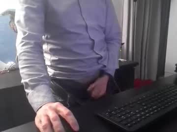Femdomsubby Chaturbate stream image from July 31, 2025