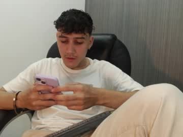 Alexbbooy Chaturbate stream image from July 31, 2025