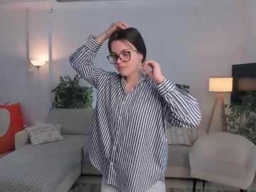 Lainestrelow Chaturbate stream image from August 01, 2025