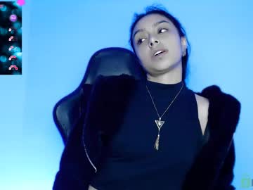 Lilylouisee_ Chaturbate stream image from August 01, 2025