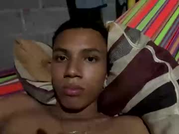 Alvarozzxv1 Chaturbate stream image from August 01, 2025