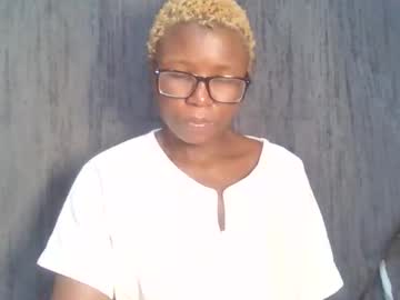 Pretty_Kemmy Chaturbate stream image from August 01, 2025