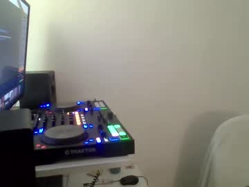 Emiliodi Chaturbate stream image from August 01, 2025