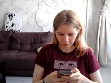 Skylarsnoow Chaturbate stream image from August 01, 2025