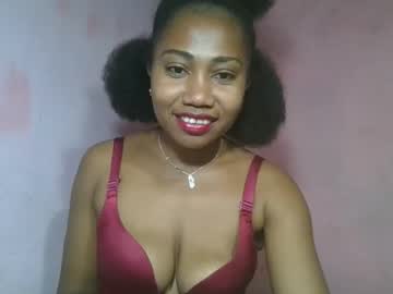 Meraldaaa Chaturbate stream image from August 01, 2025