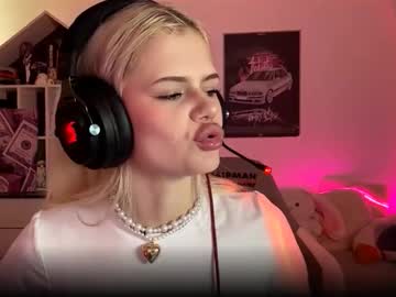 Savannahpinet Chaturbate stream image from August 01, 2025