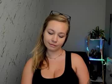 Holly_Bb95 Chaturbate stream image from August 01, 2025