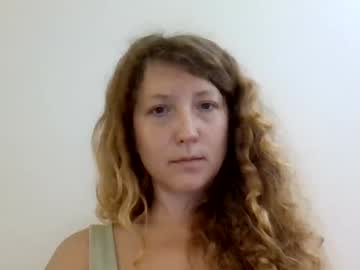 Cosmiccoquette Chaturbate stream image from August 01, 2025