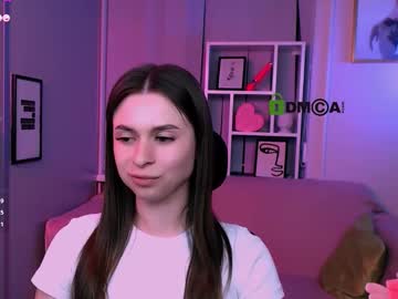 Helly_Kiss Chaturbate stream image from August 01, 2025