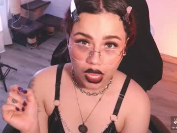 Marsdoll Chaturbate stream image from August 01, 2025