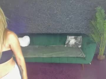Reyadoll Chaturbate stream image from August 01, 2025