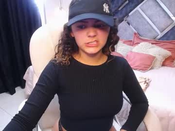 Giia_Moroe Chaturbate stream image from August 01, 2025