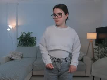 Lainestrelow Chaturbate stream image from August 02, 2025