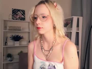 Cara_Delevingnee Chaturbate stream image from August 02, 2025