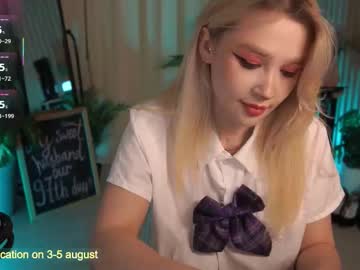 Laurawifeness Chaturbate stream image from August 02, 2025