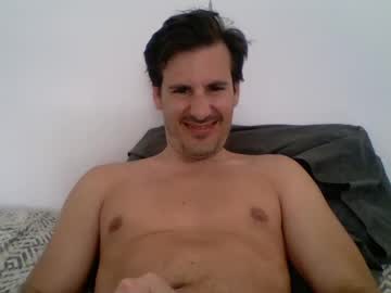 Iyoperro Chaturbate stream image from August 02, 2025
