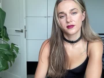 Mmminnie Chaturbate stream image from August 02, 2025