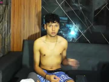 Harveyelliot Chaturbate stream image from August 02, 2025
