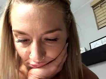 Peepholeprincess Chaturbate stream image from August 03, 2025