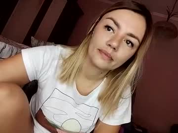 Krisssexi Chaturbate stream image from August 03, 2025