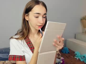 Polly_Bee Chaturbate stream image from August 03, 2025