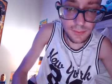 Frankiecd09077 Chaturbate stream image from August 03, 2025